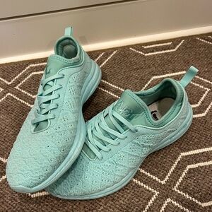 APL women’s TechLoom Phantom sneaker Sz. 8.5